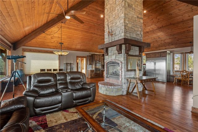 13 Beaver Drive, Holiday Island, AR 72631