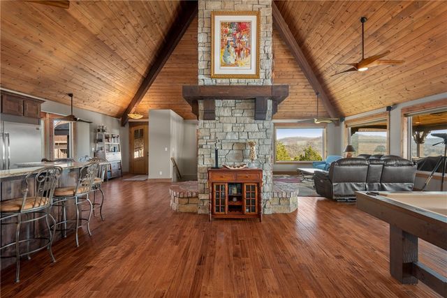 13 Beaver Drive, Holiday Island, AR 72631