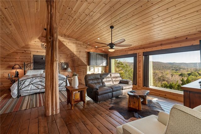 13 Beaver Drive, Holiday Island, AR 72631