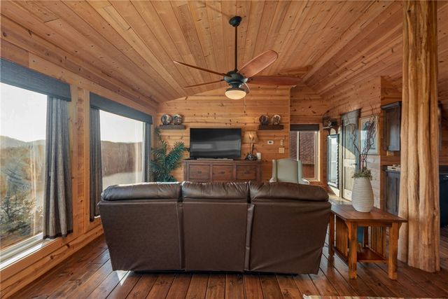 13 Beaver Drive, Holiday Island, AR 72631