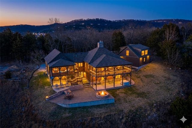 13 Beaver Drive, Holiday Island, AR 72631