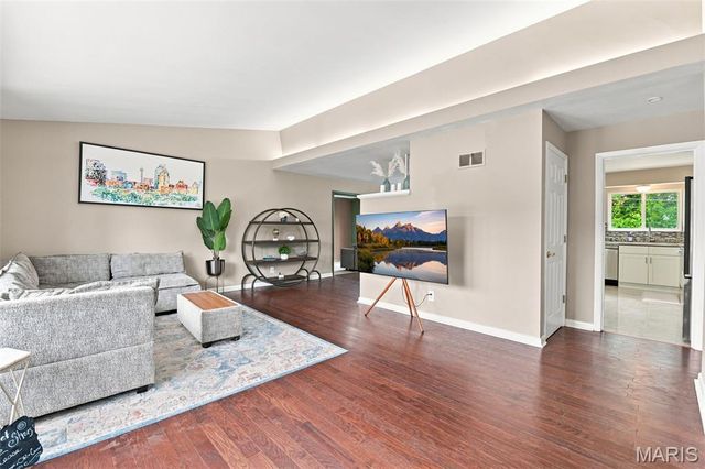 7929 Glenside Place, University City, MO 63130