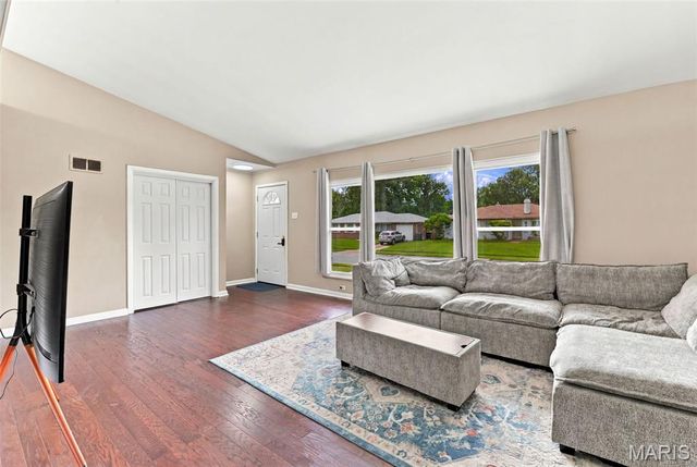 7929 Glenside Place, University City, MO 63130