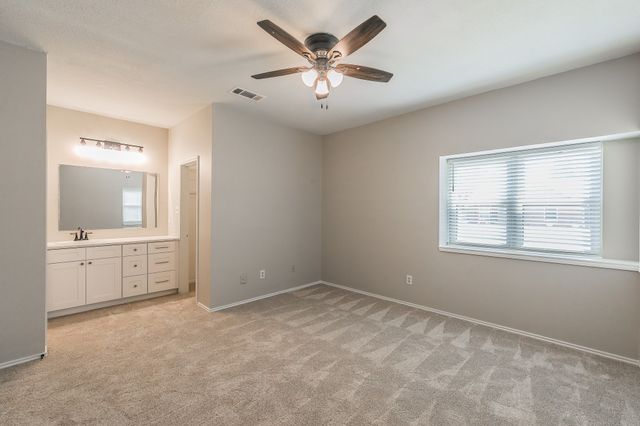 610 Canterbury Street, Euless, TX 76039