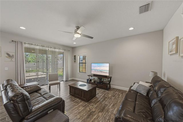 14633 RED CASTLE AVENUE, Lithia, FL 33547