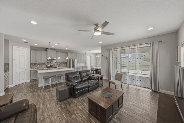 14633 RED CASTLE AVENUE, Lithia, FL 33547