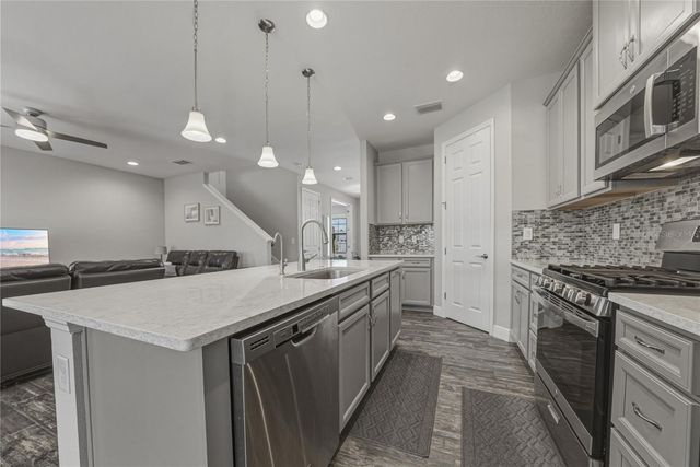 14633 RED CASTLE AVENUE, Lithia, FL 33547