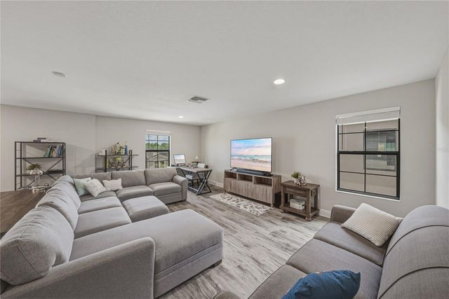 14633 RED CASTLE AVENUE, Lithia, FL 33547