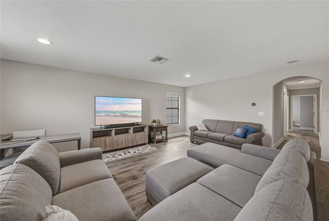 14633 RED CASTLE AVENUE, Lithia, FL 33547