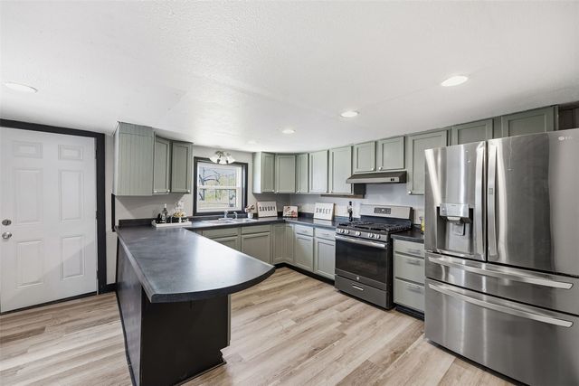 1003 Franklin Street, Center Point, IA 52213