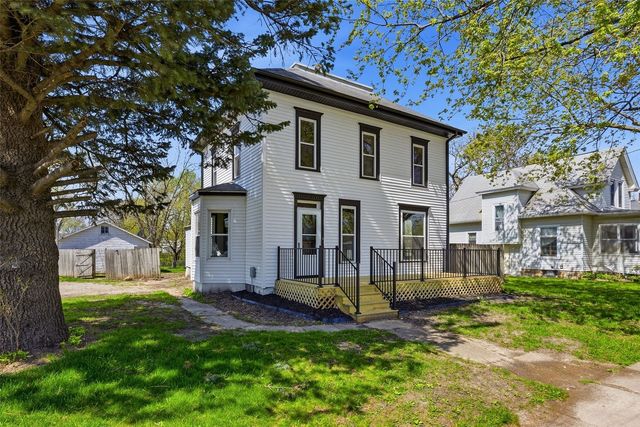 1003 Franklin Street, Center Point, IA 52213