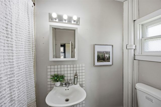 1003 Franklin Street, Center Point, IA 52213