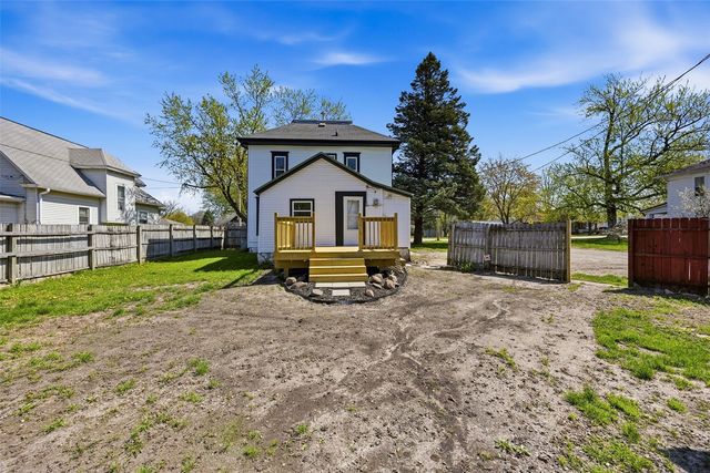 1003 Franklin Street, Center Point, IA 52213
