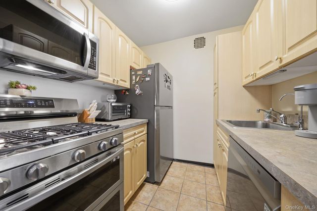 1874 Pelham Parkway S LF, Bronx, NY 10461