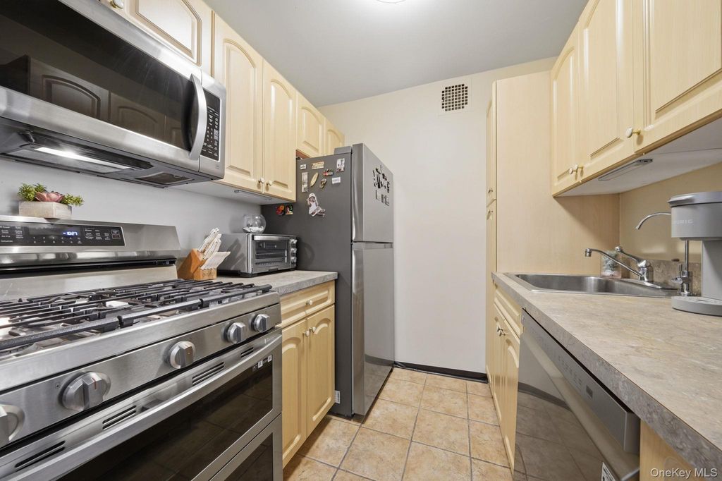 1874 Pelham Parkway S LF, Bronx, NY 10461 — photo 4