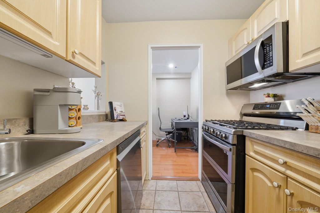 1874 Pelham Parkway S LF, Bronx, NY 10461 — photo 5