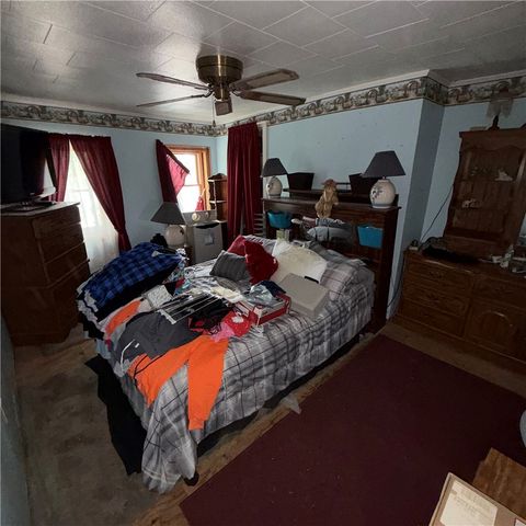 977 Sharon Rd, Beaver, PA 15009
