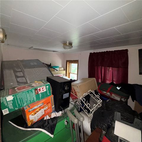 977 Sharon Rd, Beaver, PA 15009
