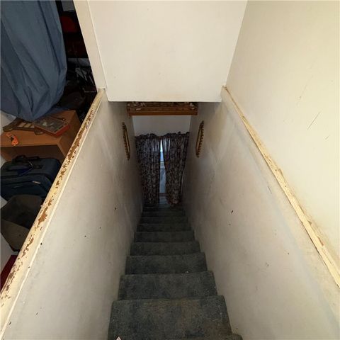977 Sharon Rd, Beaver, PA 15009