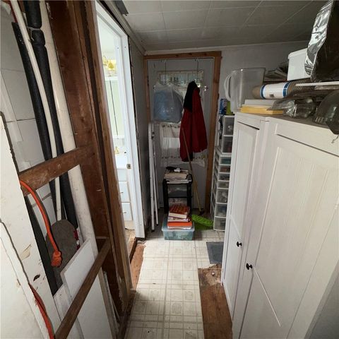 977 Sharon Rd, Beaver, PA 15009