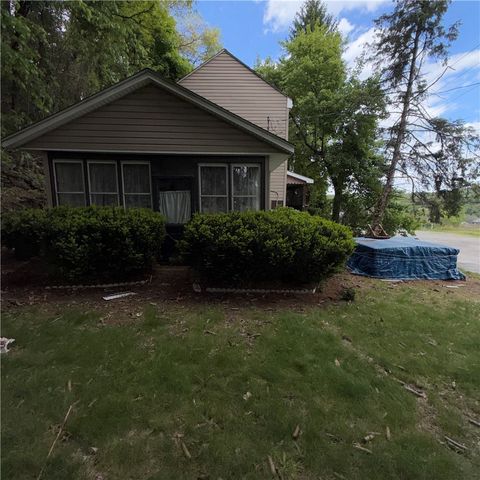 977 Sharon Rd, Beaver, PA 15009