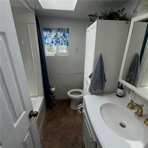 977 Sharon Rd, Beaver, PA 15009