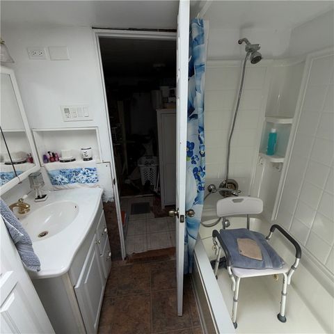 977 Sharon Rd, Beaver, PA 15009