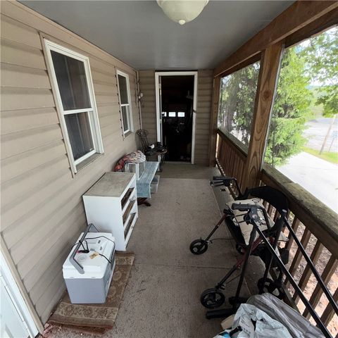 977 Sharon Rd, Beaver, PA 15009