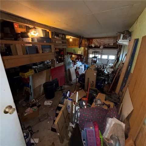 977 Sharon Rd, Beaver, PA 15009
