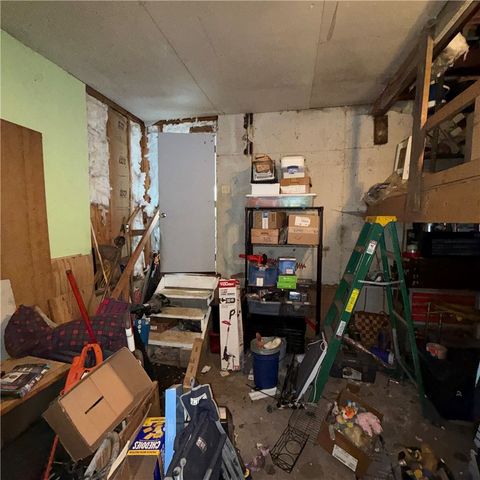 977 Sharon Rd, Beaver, PA 15009