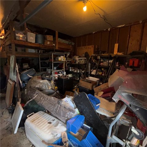 977 Sharon Rd, Beaver, PA 15009