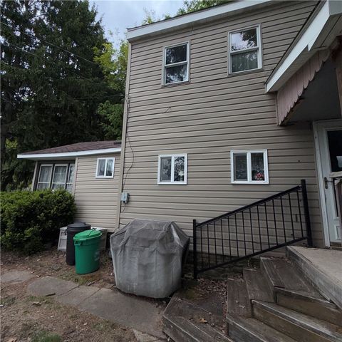 977 Sharon Rd, Beaver, PA 15009
