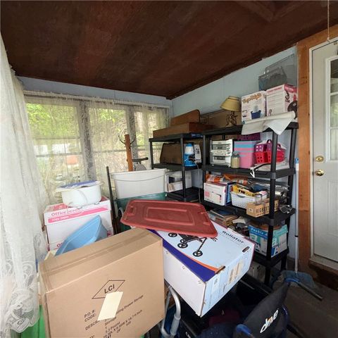 977 Sharon Rd, Beaver, PA 15009