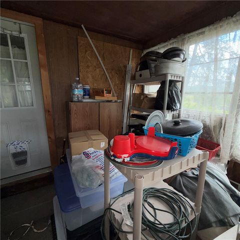 977 Sharon Rd, Beaver, PA 15009