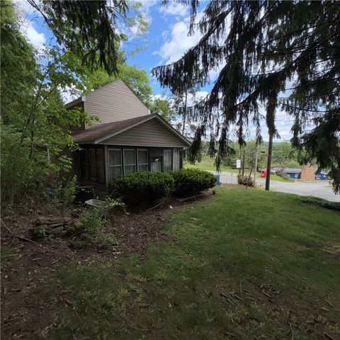 977 Sharon Rd, Beaver, PA 15009