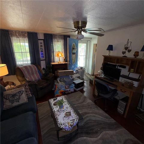 977 Sharon Rd, Beaver, PA 15009