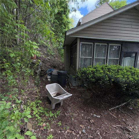 977 Sharon Rd, Beaver, PA 15009
