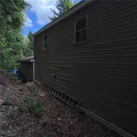 977 Sharon Rd, Beaver, PA 15009