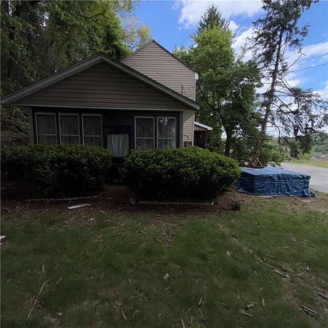 977 Sharon Rd, Beaver, PA 15009