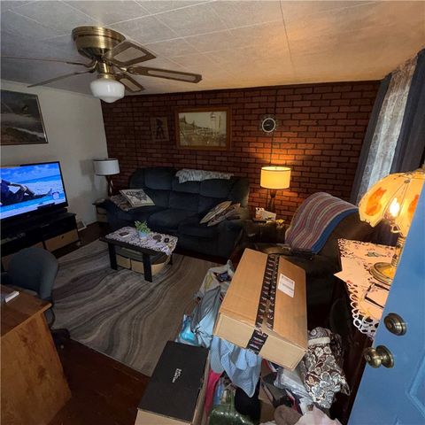 977 Sharon Rd, Beaver, PA 15009
