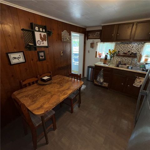 977 Sharon Rd, Beaver, PA 15009