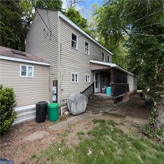 977 Sharon Rd, Beaver, PA 15009