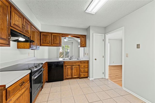 10810 W 116th Street, Overland Park, KS 66210
