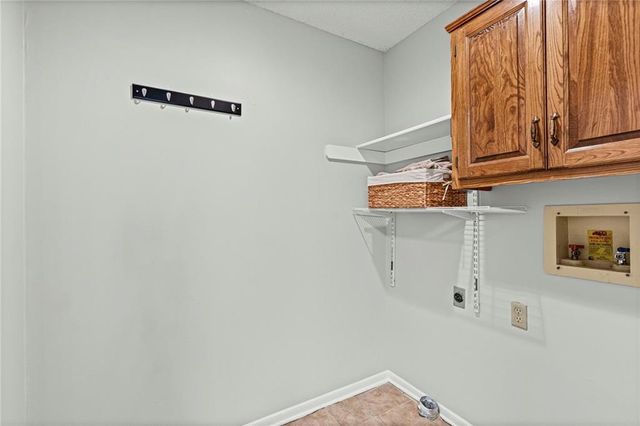 10810 W 116th Street, Overland Park, KS 66210