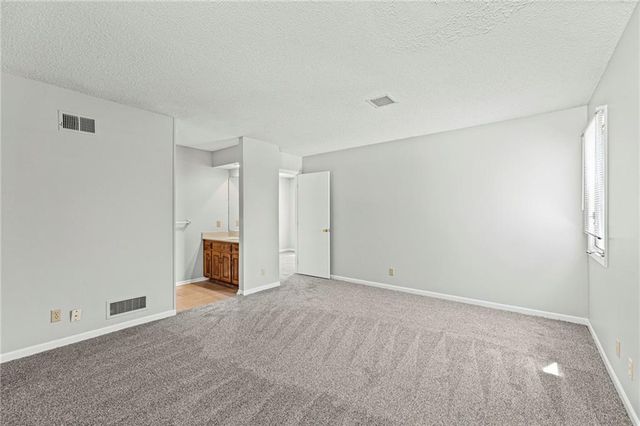 10810 W 116th Street, Overland Park, KS 66210
