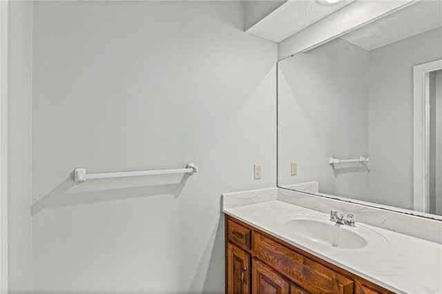 10810 W 116th Street, Overland Park, KS 66210