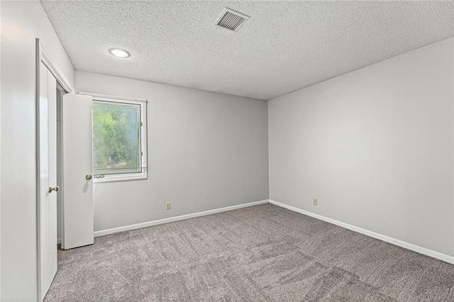 10810 W 116th Street, Overland Park, KS 66210