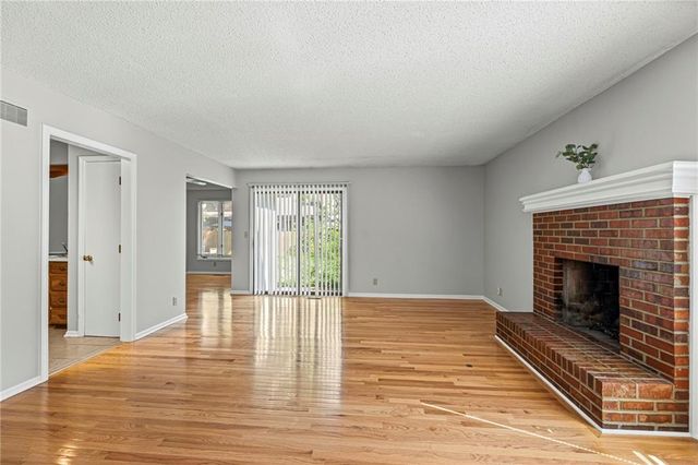 10810 W 116th Street, Overland Park, KS 66210