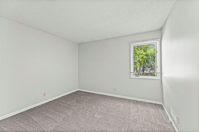 10810 W 116th Street, Overland Park, KS 66210