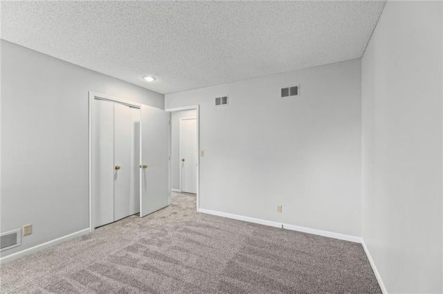 10810 W 116th Street, Overland Park, KS 66210